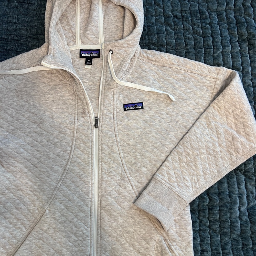 Patagonia Women's Gray Quilted Zip Hoodie
